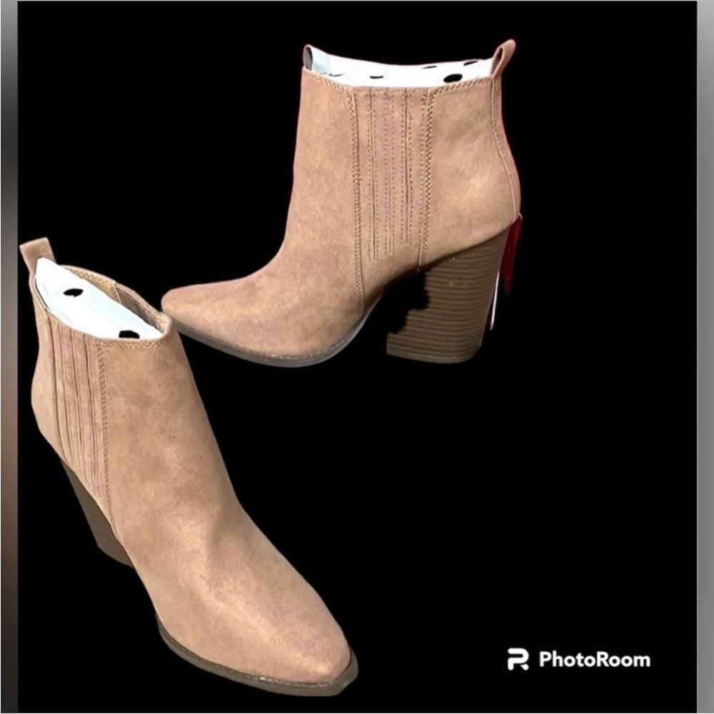 Qupid size 10 dusty rose pull on western ankle boots